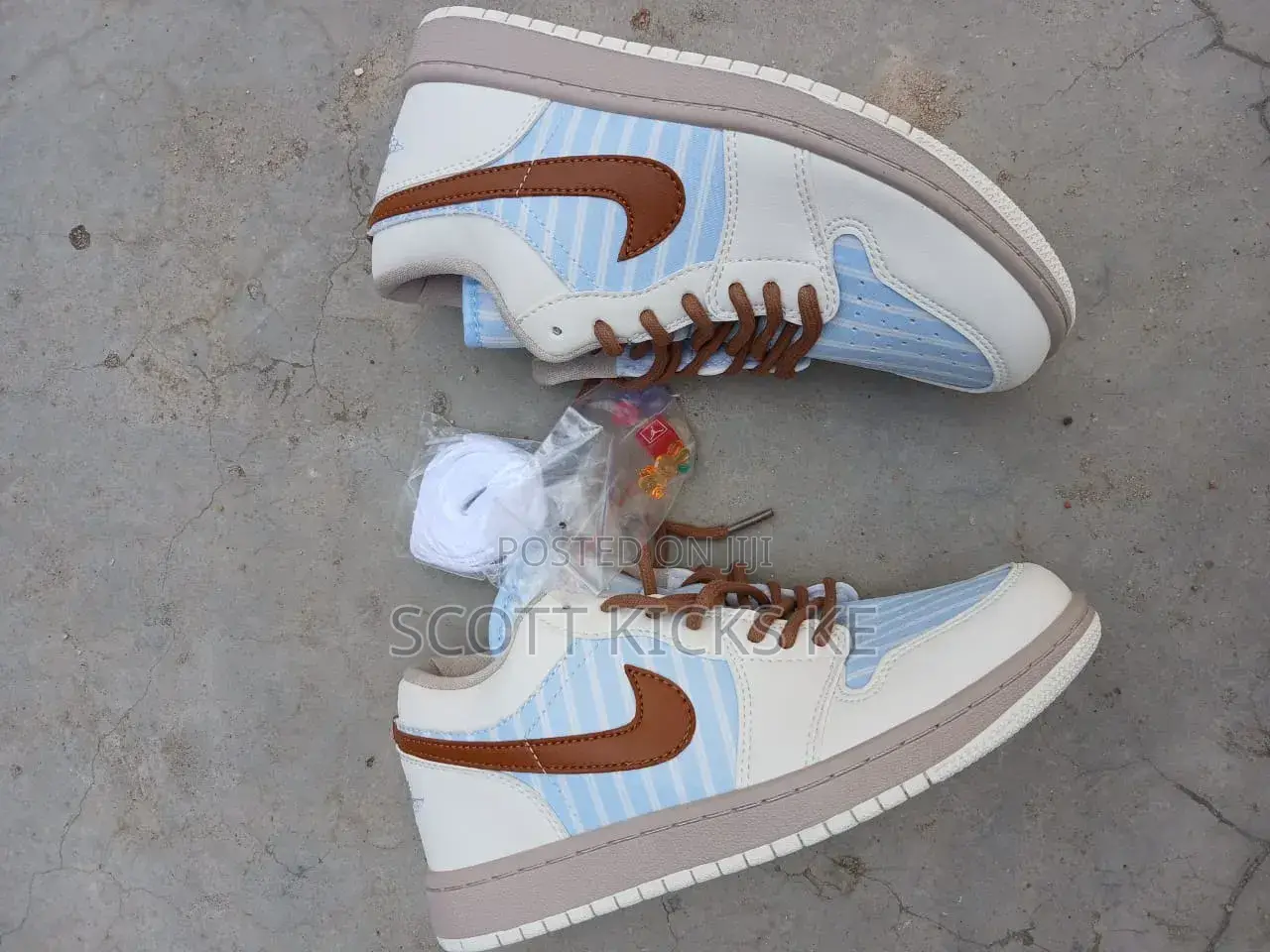 Air Jordan 1 Low Pinstripe