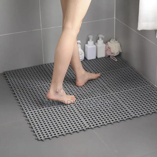 Inter Locking Anti-Slip Bathroom Mats(10pcs Per Set) - thumbnail 3