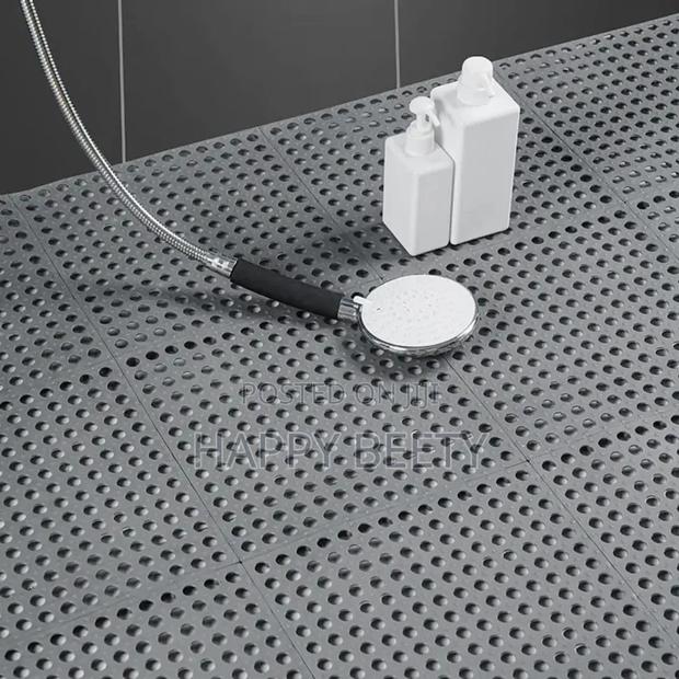 Inter Locking Anti-Slip Bathroom Mats(10pcs Per Set) - thumbnail 4