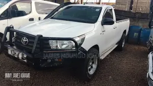 Toyota Hilux 2022 White