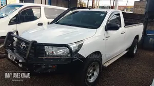 Toyota Hilux 2022 White