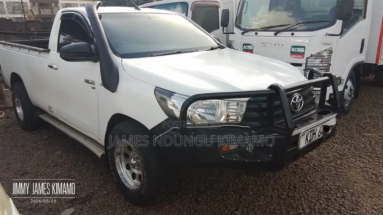 Toyota Hilux 2022 White