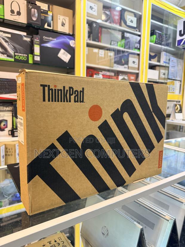 New Laptop Lenovo ThinkPad E580 8GB Intel Core i3 SSD 256GB - thumbnail 3