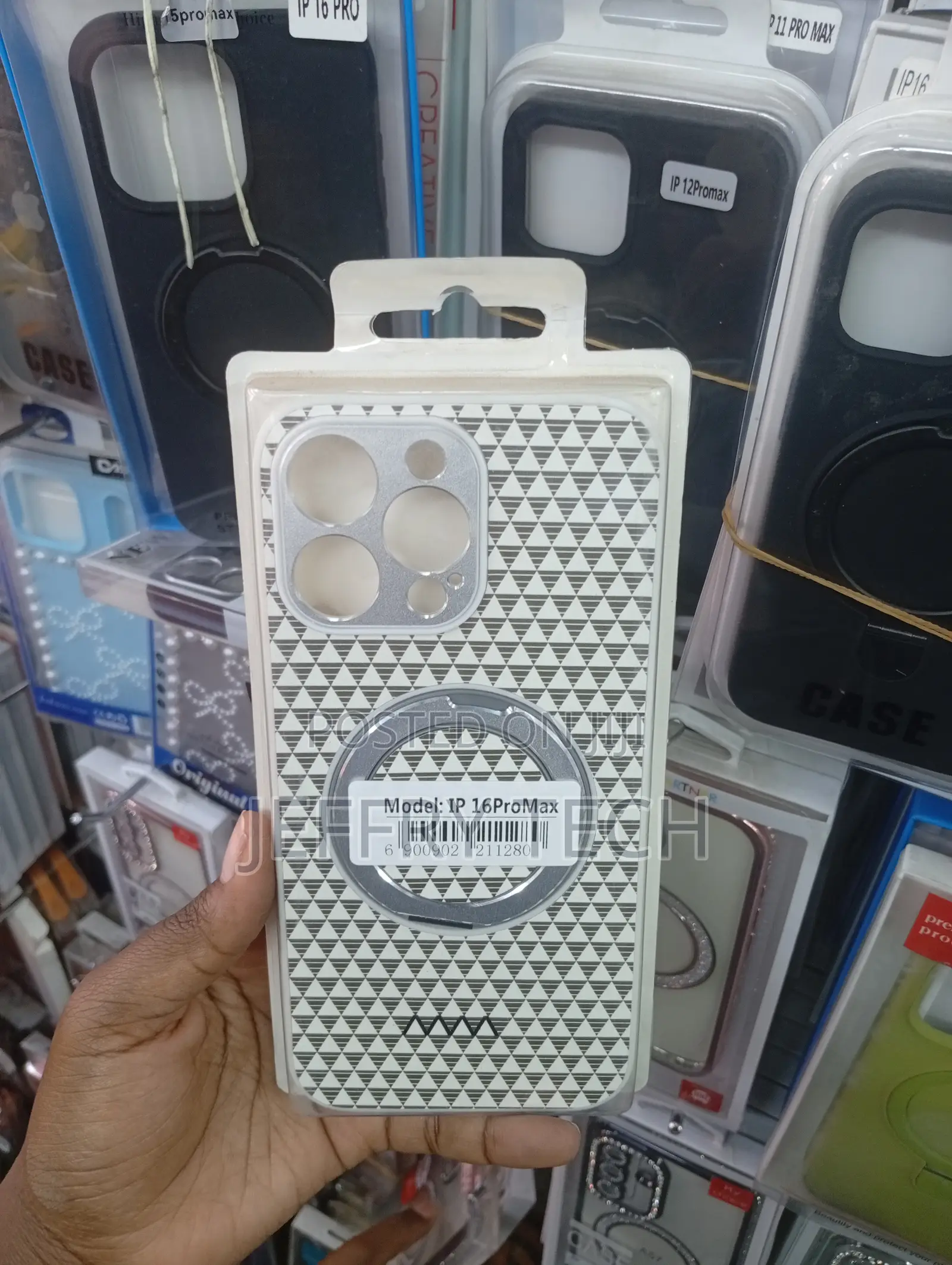 Bc Smart Case for the iPhone 16 Pro Max in White With a Geometric
