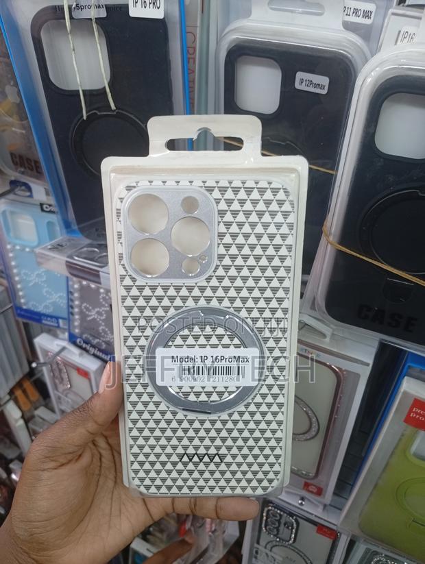 Bc Smart Case for the iPhone 16 Pro Max in White With a Geometric