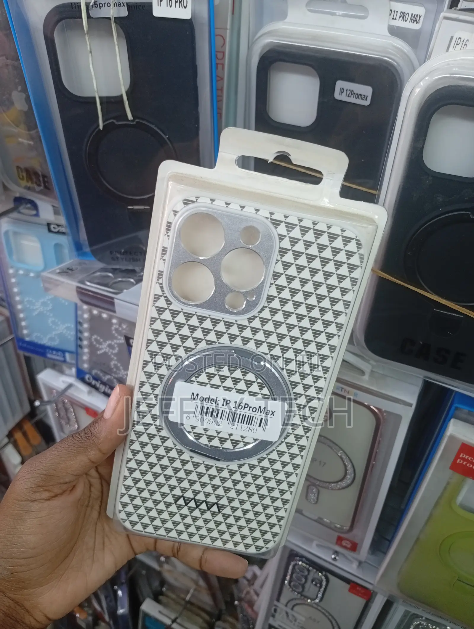 Bc Smart Case for the iPhone 16 Pro Max in White With a Geometric