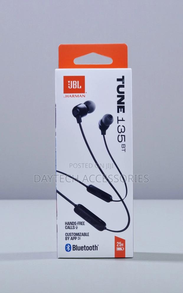 These Are JBL Tune 135bt Wireless in-Ear Headphones in Black.