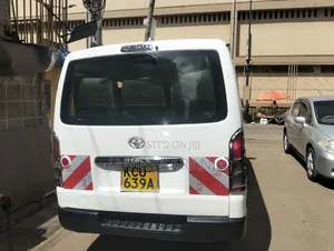 Toyota HiAce 2013 White