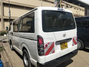 Toyota HiAce 2013 White