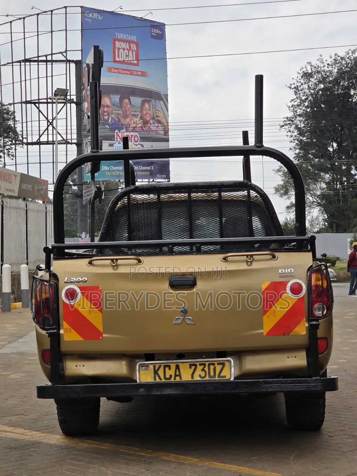 Mitsubishi L200 2012 Gold
