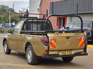 Mitsubishi L200 2012 Gold