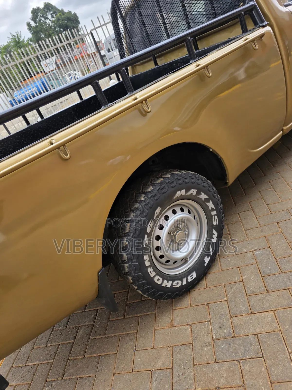 Mitsubishi L200 2012 Gold
