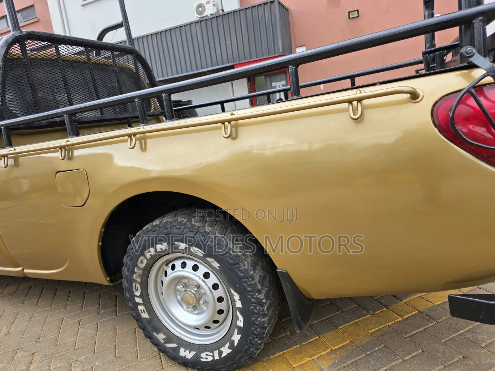 Mitsubishi L200 2012 Gold