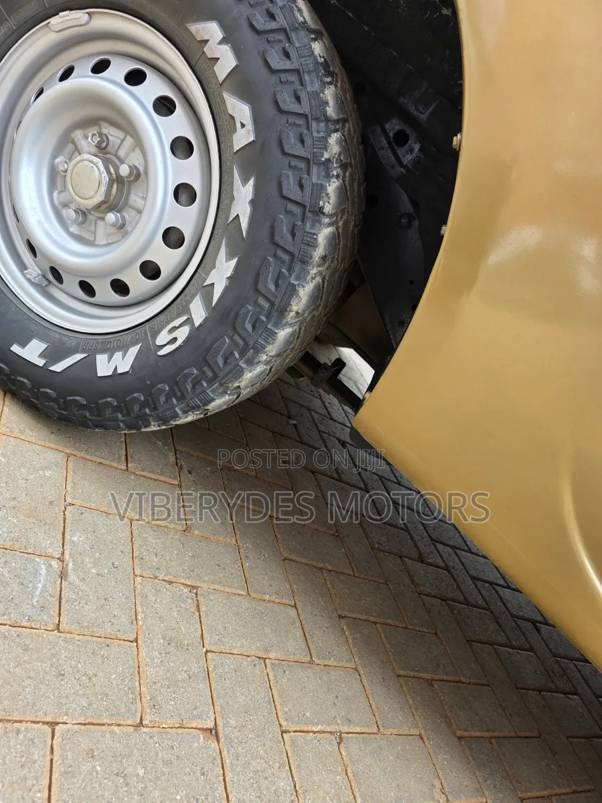 Mitsubishi L200 2012 Gold