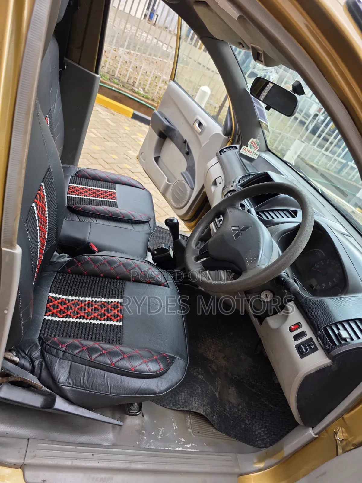 Mitsubishi L200 2012 Gold