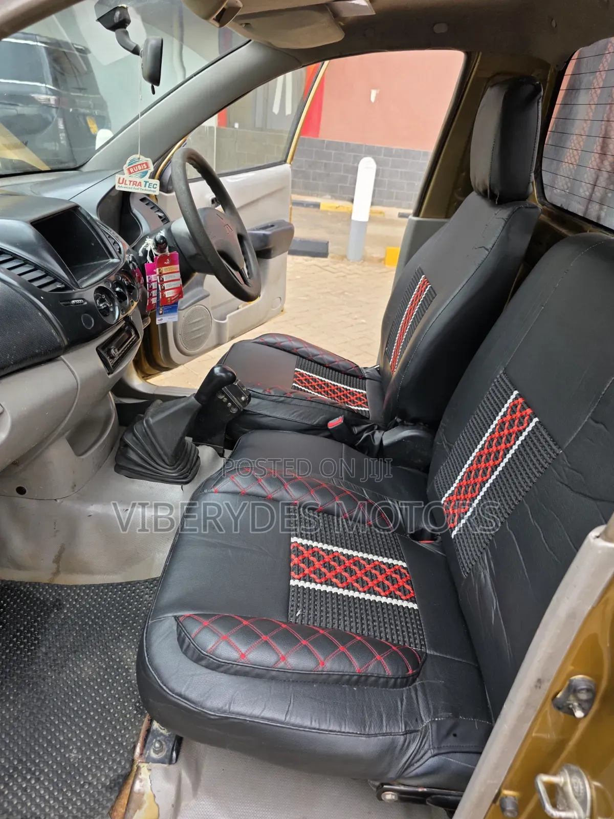 Mitsubishi L200 2012 Gold
