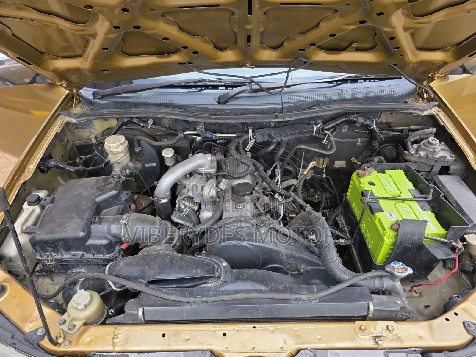 Mitsubishi L200 2012 Gold