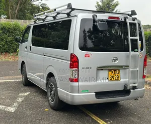 Toyota HiAce 2018 Silver