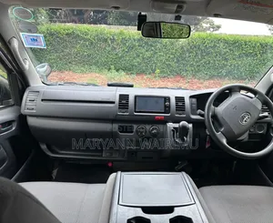 Toyota HiAce 2018 Silver