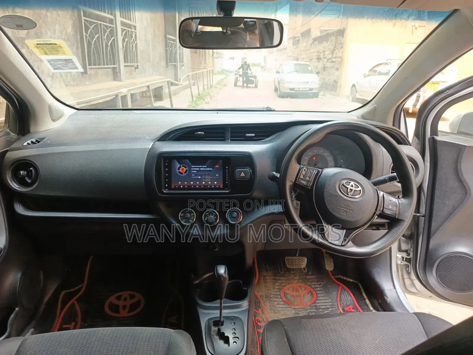 Toyota Vitz 2016 Silver