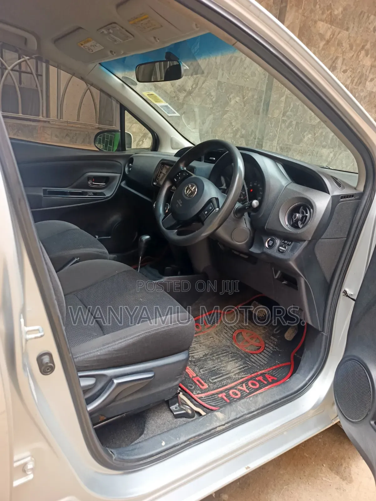 Toyota Vitz 2016 Silver