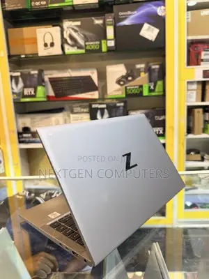 Laptop HP ZBook Firefly 14 G7 16GB Intel Core i7 SSD 256GB
