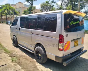 Toyota HiAce 2016 Silver