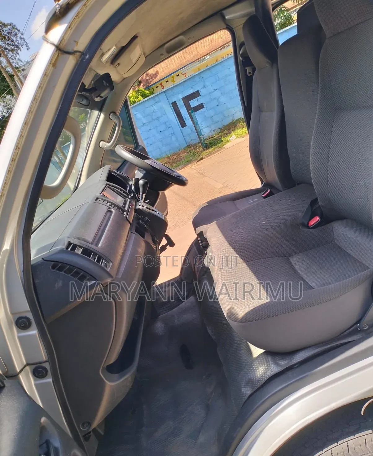 Toyota HiAce 2016 Silver