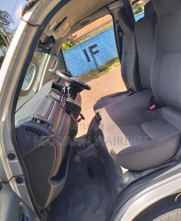 Toyota HiAce 2016 Silver - thumbnail 8
