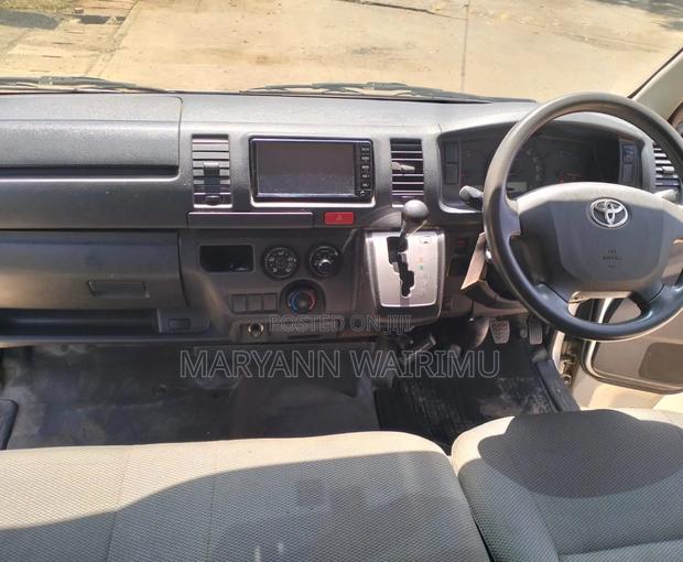 Toyota HiAce 2016 Silver - thumbnail 9