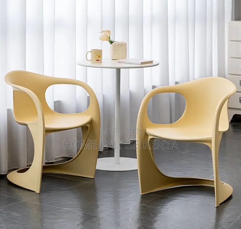 Plastic Chair: Designer Plastic Café Dining Chair