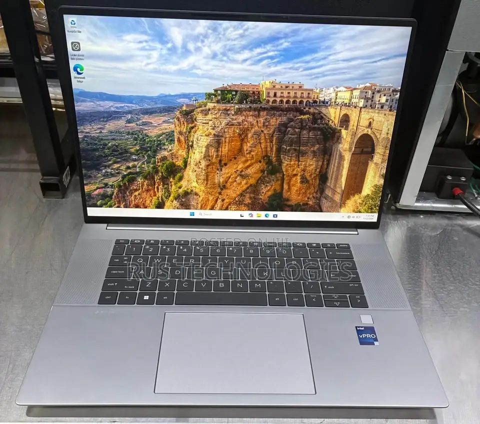 Laptop HP ZBook Studio G8 16GB Intel Core i7 SSD 512GB
