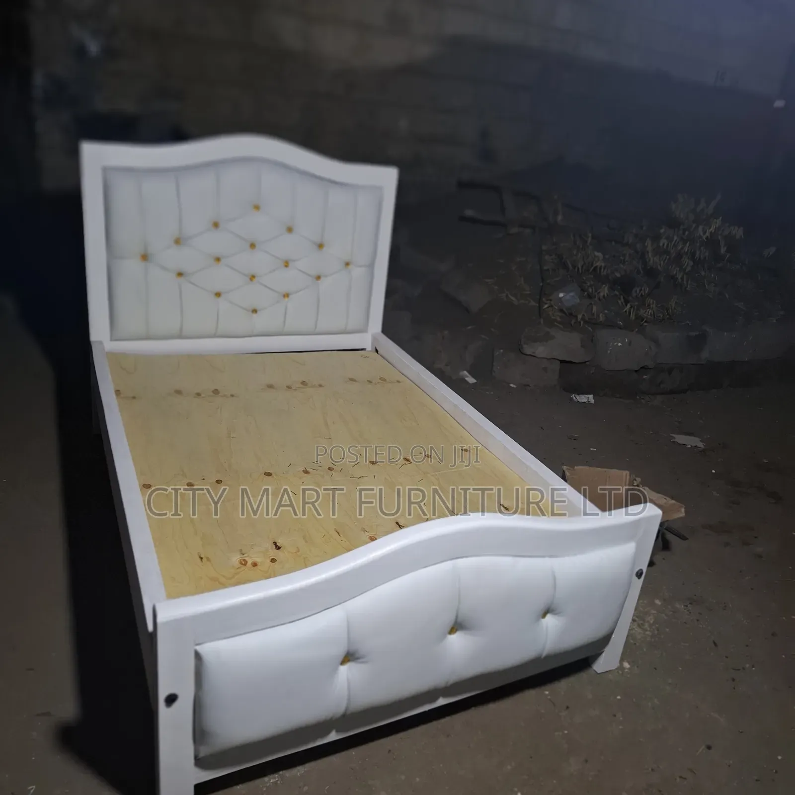 Luxe Line Modern Mocket Beds on Offer!