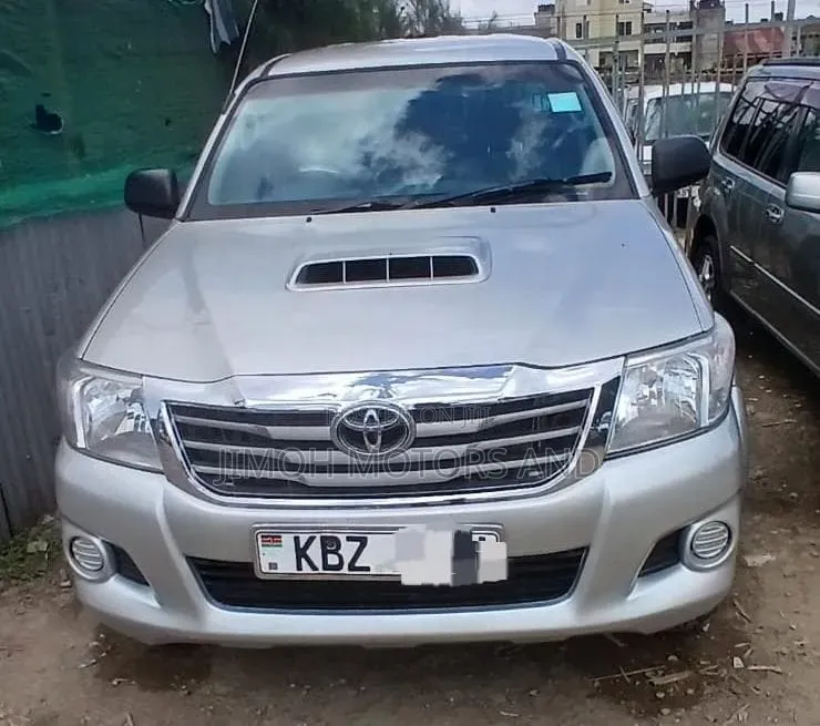 Toyota Hilux 2014 Silver