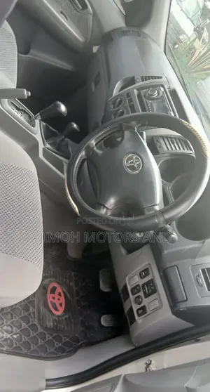 Toyota Hilux 2014 Silver
