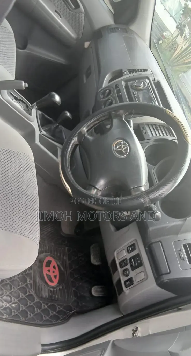 Toyota Hilux 2014 Silver