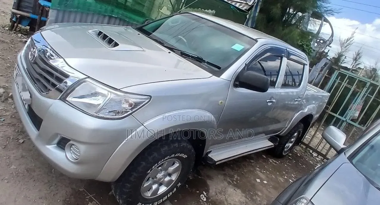 Toyota Hilux 2014 Silver