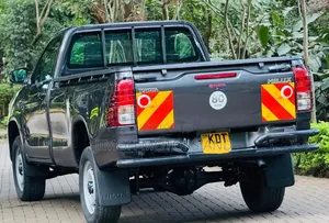 Toyota Hilux 2025 Black