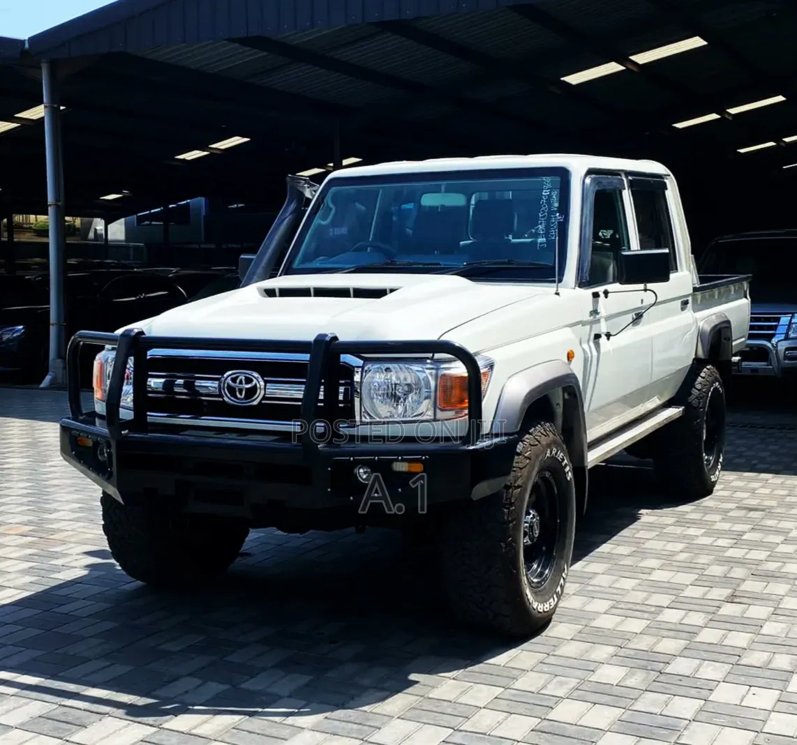 Toyota Land Cruiser 4.5 V8 GXR 2019 White