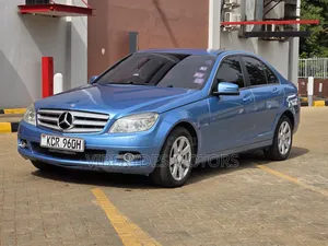 Mercedes-Benz C200 2011 Blue