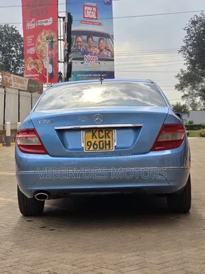 Mercedes-Benz C200 2011 Blue