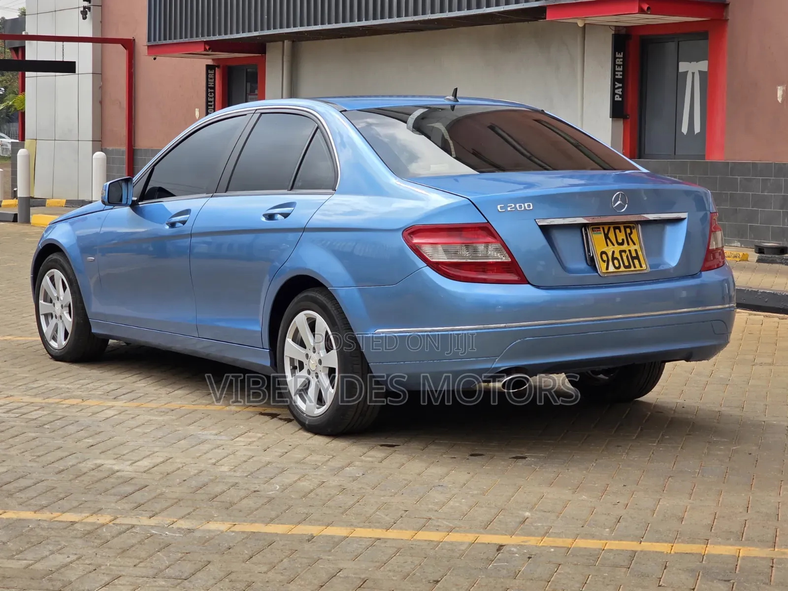 Mercedes-Benz C200 2011 Blue