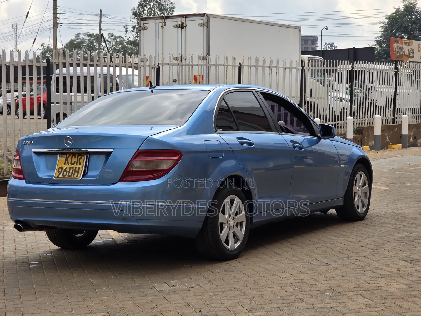 Mercedes-Benz C200 2011 Blue