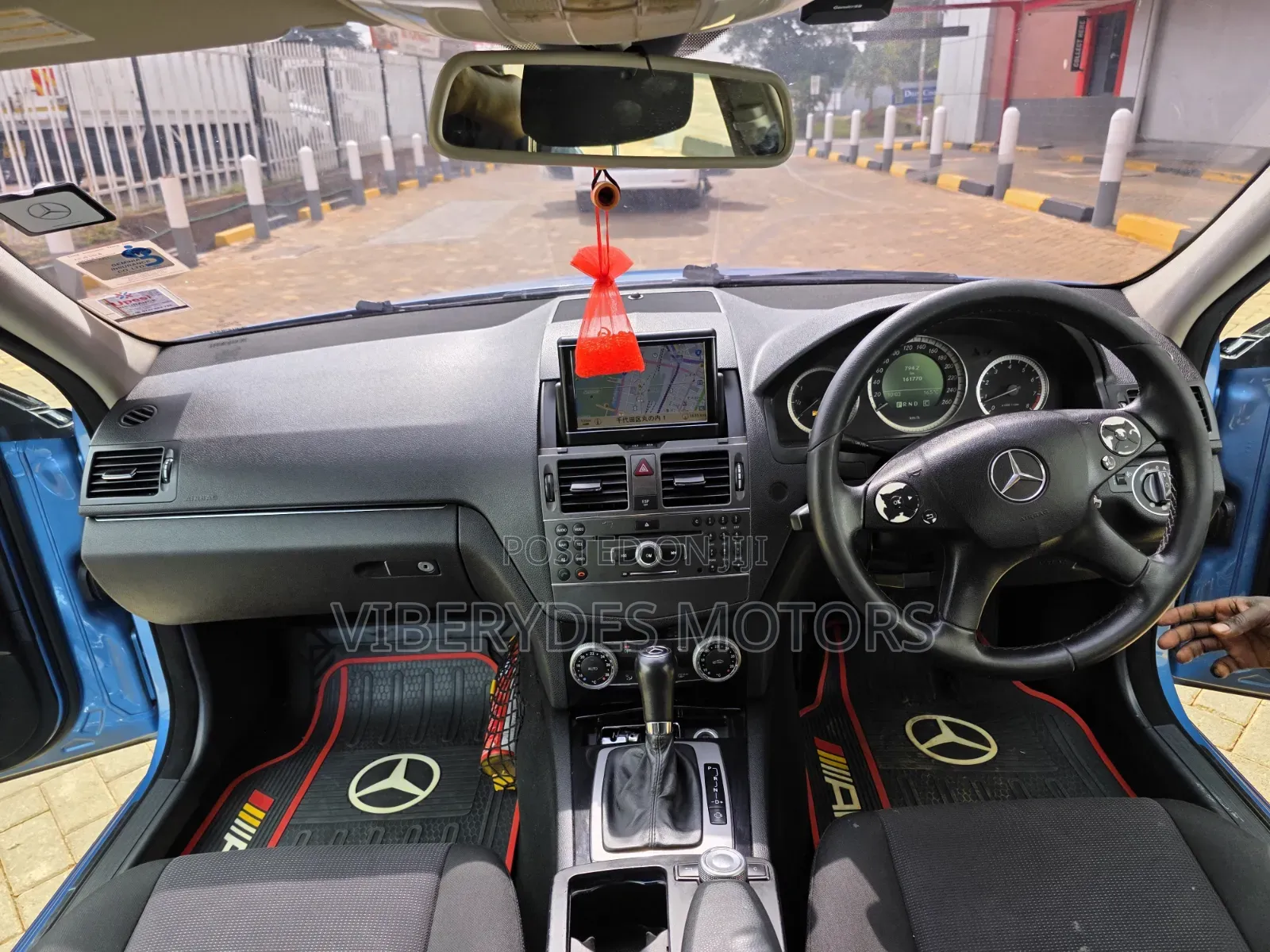 Mercedes-Benz C200 2011 Blue