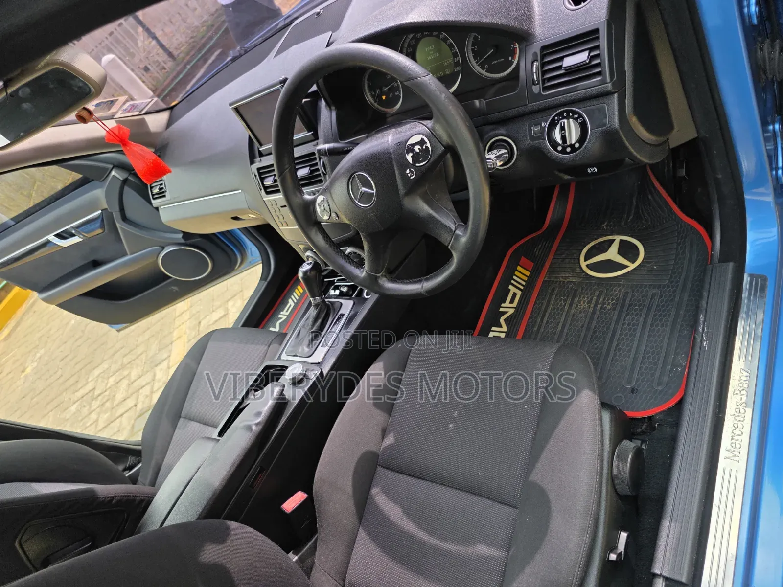 Mercedes-Benz C200 2011 Blue