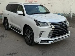 Lexus LX 570 AWD 2019 White