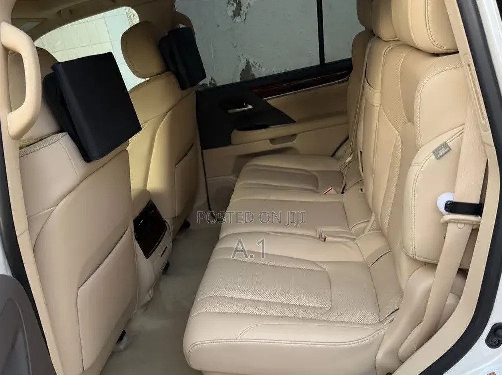 Lexus LX 570 AWD 2019 White