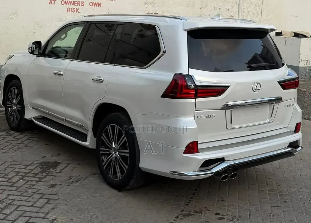 Lexus LX 570 AWD 2019 White