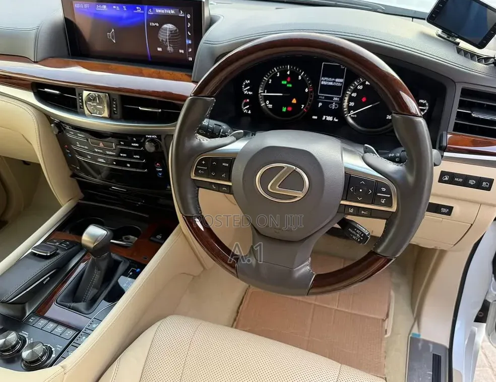 Lexus LX 570 AWD 2019 White