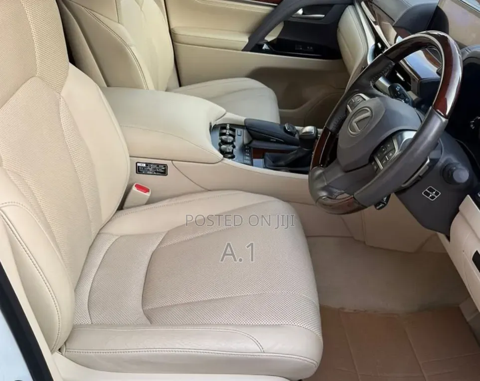 Lexus LX 570 AWD 2019 White